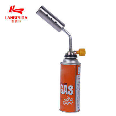Vorheizen 15cm der kampierenden Lötlampe, um Holzkohle zu beleuchten